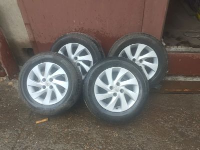 Лот: 25581186. Фото: 1. Колеса Toyota Оригинал. R-15 4... Шины на дисках