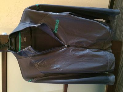 Лот: 4260268. Фото: 1. Ветровка Reebok (size xl). Верхняя одежда