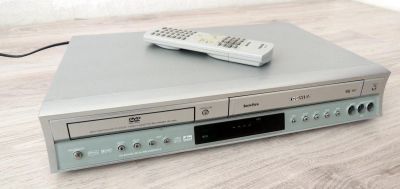 Лот: 4134795. Фото: 1. DVD VCR DivX проигрыватель Toshiba... DVD, Blu-Ray плееры