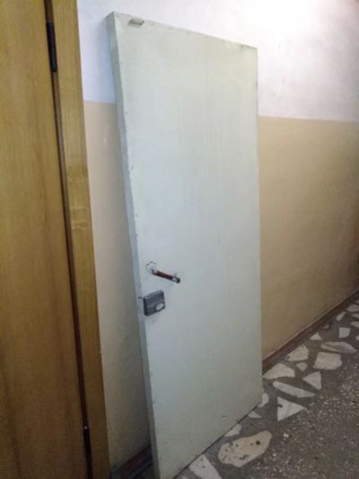 Лот: 12639912. Фото: 1. Дверное полотно, обитое железом... Замки