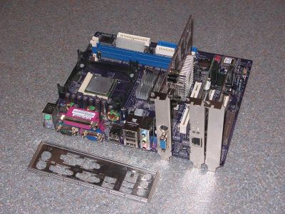 Лот: 221777. Фото: 1. Мать 845GV-M3 + Celeron D 2.4... Материнские платы