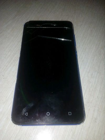 Лот: 13950053. Фото: 1. Смартфон Prestigio Wize G3 разбит... Смартфоны