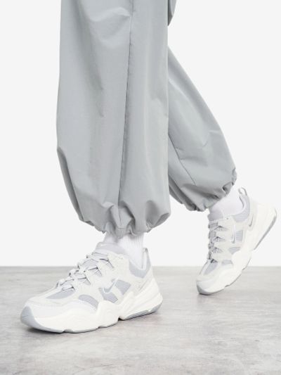 Лот: 25065174. Фото: 1. Кроссовки женские Nike Tech Hera... Другое (одежда, обувь, галантерея)