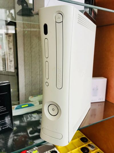 Лот: 16616011. Фото: 1. Xbox 360. Игровые приставки, консоли