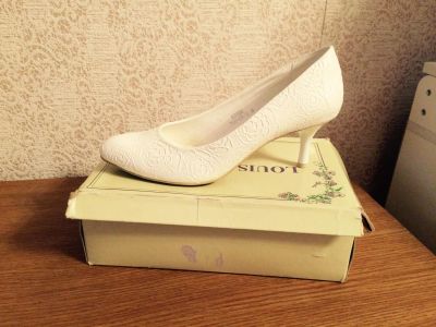 Лот: 6839086. Фото: 1. белые туфли. Туфли