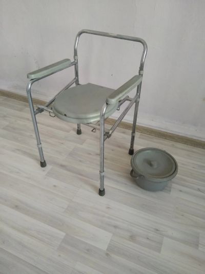 Лот: 11910284. Фото: 1. Кресло для людей с ограниченными... Массажные столы и кресла