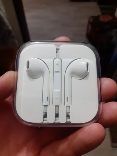 Лот: 20076895. Фото: 1. Оригинальная гарнитура Apple Earpods... Наушники, гарнитуры