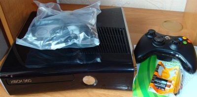 Лот: 968704. Фото: 1. Xbox 360 Slim 250 GB, полный комплект... Игровые приставки, консоли