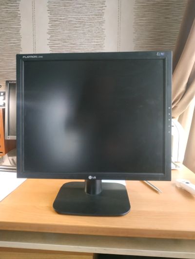 Лот: 25735400. Фото: 1. Монитор LG L19 18s-bn. ЖК-мониторы
