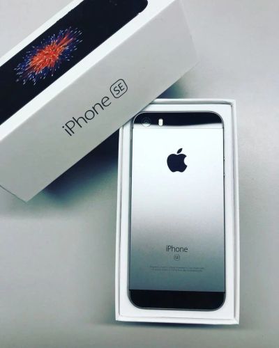 Лот: 11294185. Фото: 1. iPhone SE Space Gray 64GB. Смартфоны