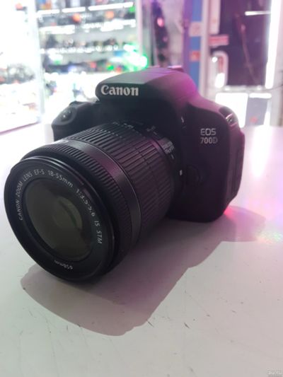 Лот: 13361822. Фото: 1. Canon EOS 700D Kit б\у как новый... Цифровые зеркальные