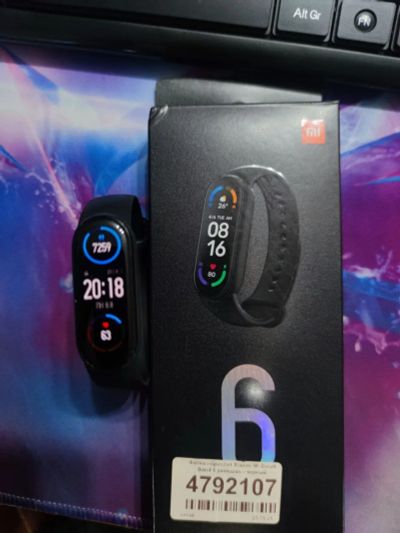 Лот: 19329062. Фото: 1. Xiaomi mi band 6 {РСТ} cостояние... Смарт-часы, фитнес-браслеты, аксессуары