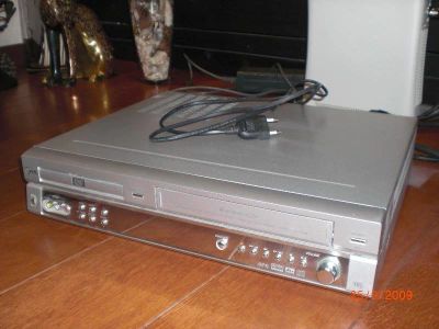 Лот: 168759. Фото: 1. DVD VHS проигрыватель LG DT-585NY... DVD, Blu-Ray плееры