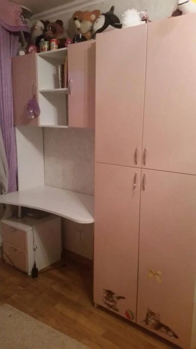 Лот: 9676564. Фото: 1. Шкаф и стол письменный для девочки. Шкафы, стеллажи, комоды