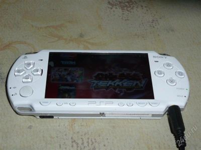 Лот: 1440574. Фото: 1. продам psp 2008 slim белый в очень... Игровые приставки, консоли