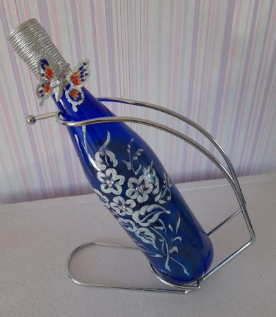Лот: 25523661. Фото: 1. Бутылка с подставкой (Декор). Кухонные аксессуары