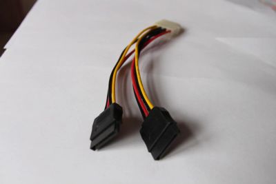 Лот: 7194643. Фото: 1. Переходник Molex -2 SATA. Другое (комплектующие)