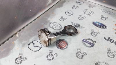 Лот: 23587794. Фото: 1. Поршень с шатуном Mercedes-Benz... Двигатель и элементы двигателя
