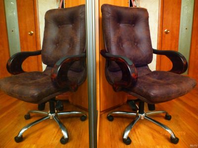 Лот: 15135719. Фото: 1. Кресло руководителя с механизмом... Стулья и кресла офисные