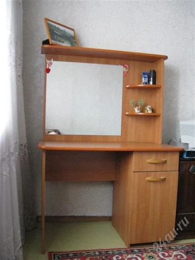 Лот: 876392. Фото: 1. компактный столик для девушек. Гостиные, стенки, горки
