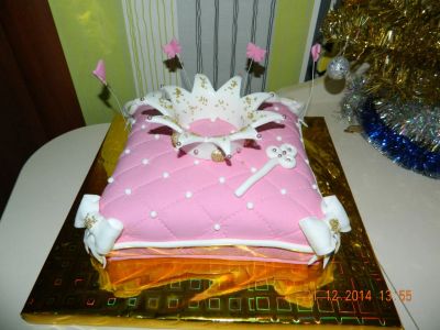 Лот: 6053992. Фото: 1. ТОРТ Подушка с Короной. Торты, пирожные