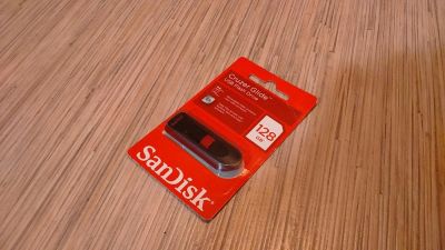 Лот: 9870733. Фото: 1. SanDisk cruzer slide 128Gb Флешка... USB-флеш карты