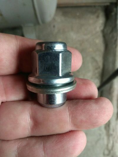 Лот: 9893520. Фото: 1. Гайки колёсные оригинал Toyota... Другое (автозапчасти)