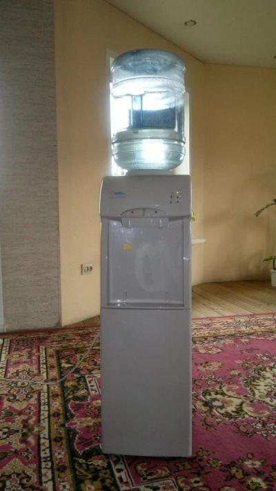 Лот: 7719015. Фото: 1. Кулер AEL с холодильником и бутылкой. Чайники, кофемашины, кулеры