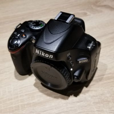 Лот: 19986643. Фото: 1. Фотоаппарат Nikon D5100 на запчасти. Цифровые зеркальные