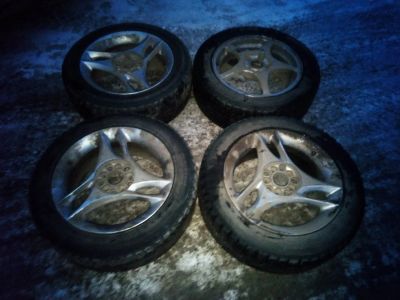 Лот: 8794941. Фото: 1. диски r16 3одинаковые одно похожее. Шины на дисках