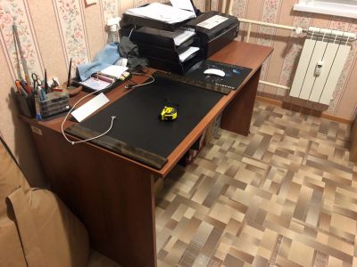 Лот: 12522545. Фото: 1. Стол письменный или компьютерный... Компьютерные и письменные столы