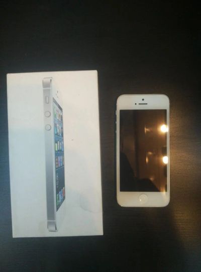 Лот: 7812359. Фото: 1. Apple Iphone 5 16Gb White. Смартфоны