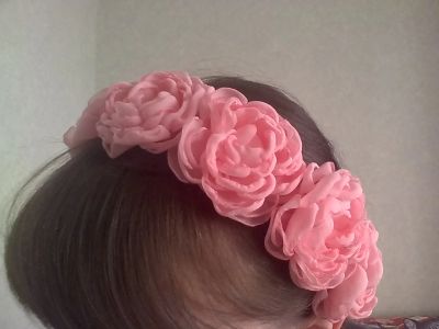 Лот: 3798752. Фото: 1. ободок из 7 нежно-розовых цветочка. Заколки, вееры, расчёски