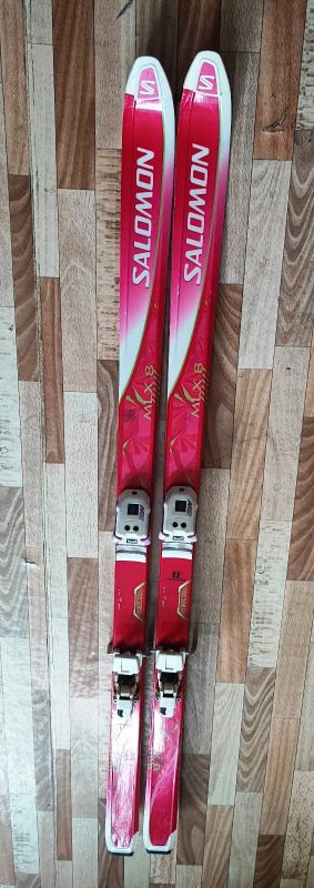 Лот: 19703664. Фото: 1. Горные лыжи Salomon 170 см с креплениями. Лыжи