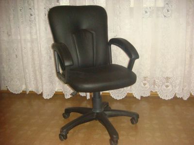 Лот: 3240673. Фото: 1. кресло компьютерное - кожа. Офисные диваны