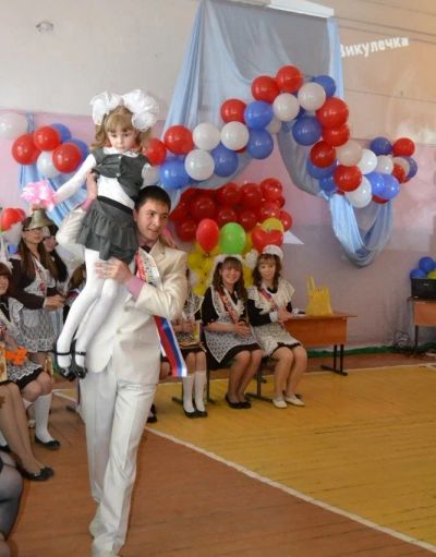 Лот: 9787634. Фото: 1. Костюм белый (бежевый) на выпускной... Костюмы классические, деловые