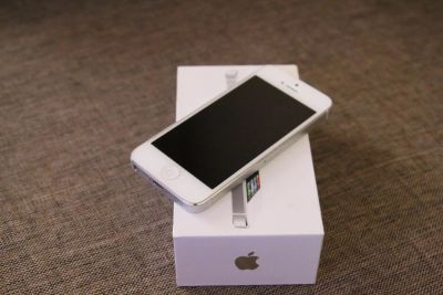 Лот: 4359282. Фото: 1. Apple iPhone 5 16Gb White б/у. Смартфоны