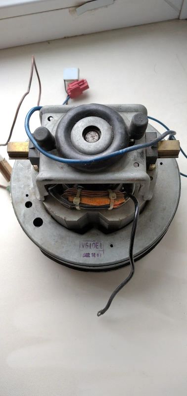 Лот: 19445257. Фото: 1. Электродвигатель от пылесоса. Запчасти, комплектующие для пылесосов, утюгов
