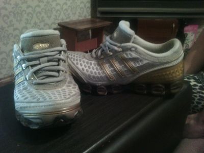 Лот: 13394311. Фото: 1. кроссовки adidas Bounce. Кеды, кроссовки, слипоны