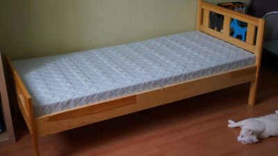 Лот: 11000345. Фото: 1. Детская кровать с матрасом. Икея. Детские кровати и кроватки