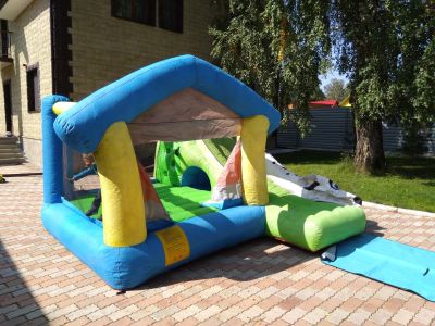 Лот: 13502886. Фото: 1. Батут надувной с горкой "Собака... Другое (дети растут)