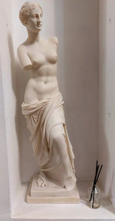 Лот: 21392979. Фото: 1. Скульптура Венера Милосская Мрамор. Скульптуры