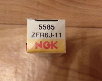 Лот: 10855297. Фото: 1. Свеча зажигания NGK 5585 (ZFR6J-11... Двигатель и элементы двигателя