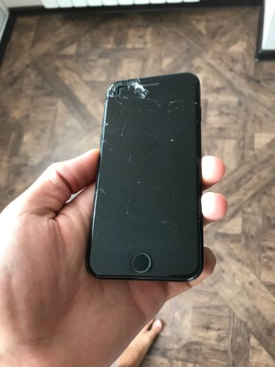 Лот: 12248619. Фото: 1. iPhone 7 black. Смартфоны