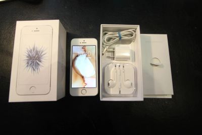 Лот: 8621625. Фото: 1. IPhone SE 64Gb A1662 Silver. Смартфоны