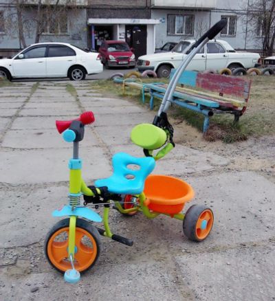 Лот: 3996130. Фото: 1. Велосипед 3-х колесный с ручкой. Красноярск