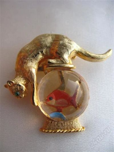 Лот: 1157887. Фото: 1. Винтажная брошь "Кот и золотая... Броши