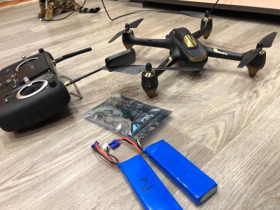 Лот: 13314366. Фото: 1. Квадрокоптер hubsan H501S. Квадрокоптеры