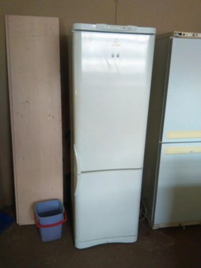 Лот: 5868938. Фото: 1. Холодильник InDESiT C138. Холодильники, морозильные камеры