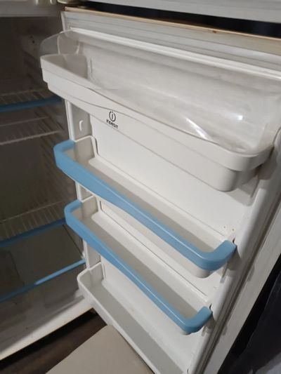 Лот: 24010523. Фото: 1. Холодильник indesit r 30s 011. Холодильники, морозильные камеры